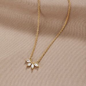 Leaf Pendant Necklace